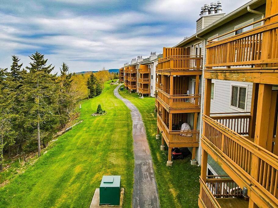 202D Summit - Completely Remodeled Modern Condo In Summit! スノーシュー エクステリア 写真