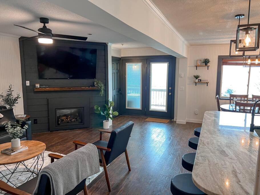202D Summit - Completely Remodeled Modern Condo In Summit! スノーシュー エクステリア 写真